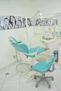 Un femme de ménage peux intervenir pour nettoyer votre cabinat dentaire sur Toul et ses environs Cabinet dentaire - Profession libérale - Toul (54) - Femme de ménage